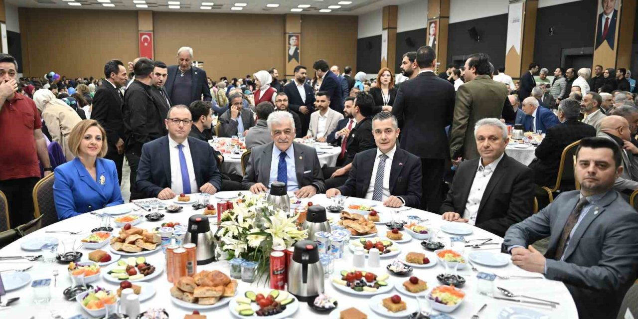 ESENYURT BELEDİYESİNDEN YETİM ÇOCUKLAR İÇİN ANLAMLI İFTAR PROGRAMI