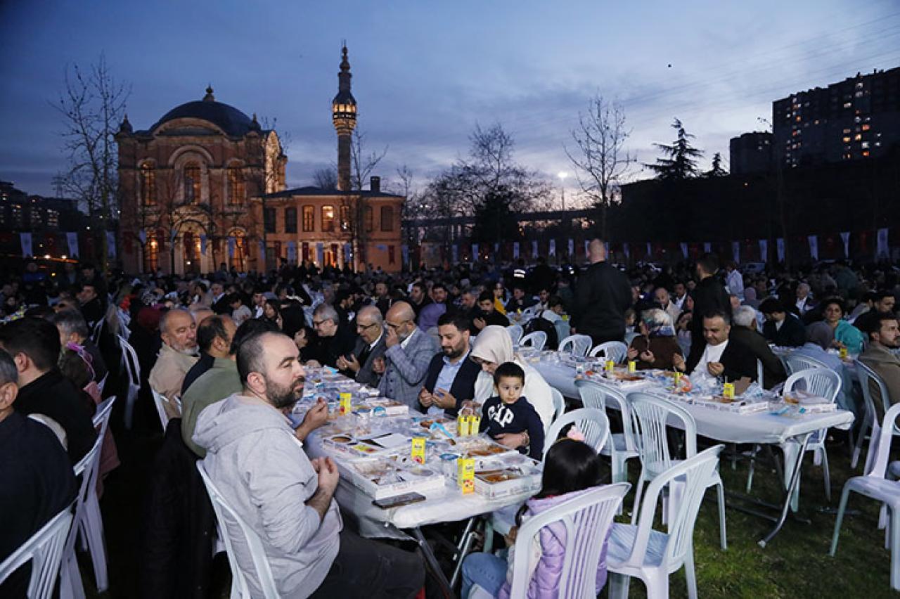KÂĞITHANE BELEDİYESİ’NDEN ÇALIŞANLARINA ÖZEL İFTAR ORGANİZASYONU