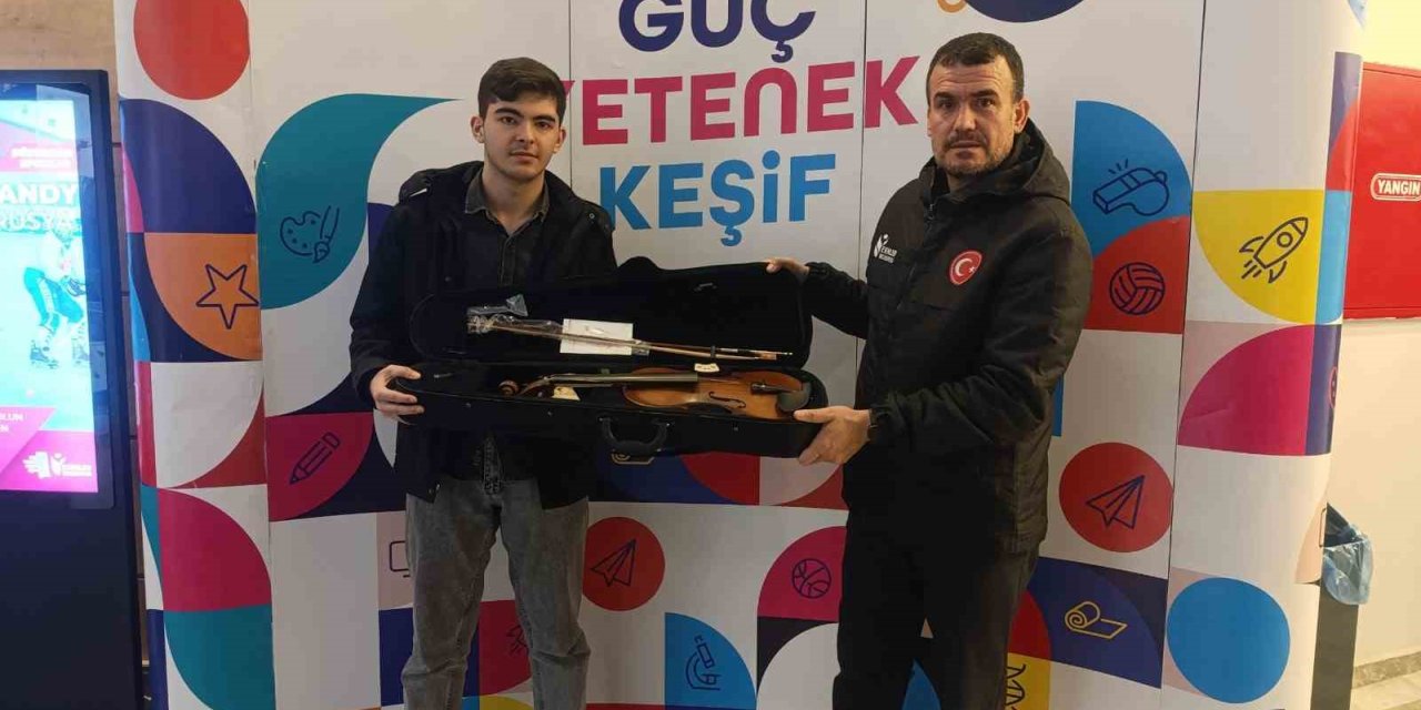 ESENLER’İN GENÇ KART UYGULAMASI 1 YILDA 100 BİNİ AŞKIN İNDİRMEYE ULAŞTI
