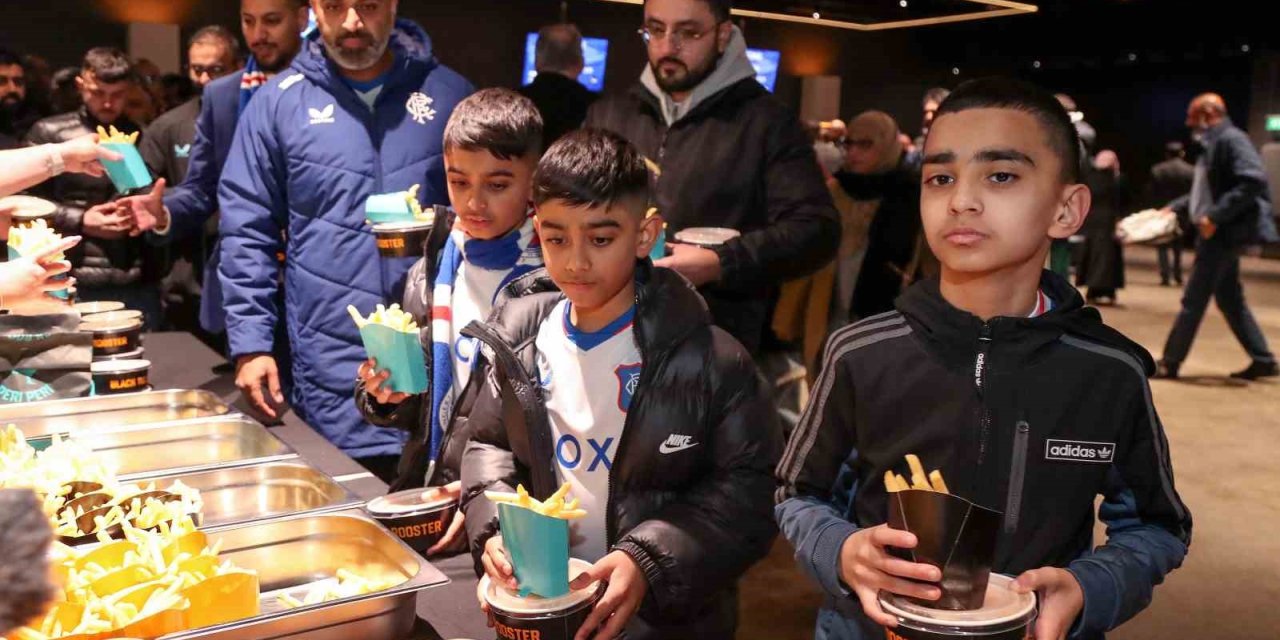İSKOÇ EKİBİ RANGERS, STADYUMDA İFTAR ORGANİZASYONU DÜZENLEDİ