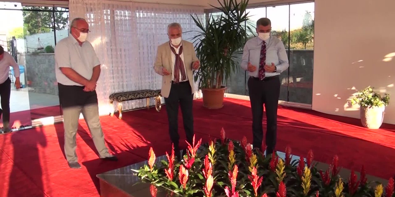 CHP’Lİ VEKİLLER, PROF. DR. HAYDAR BAŞ’IN TRABZON'DAKİ MEZARINI ZİYARET ETTİLER