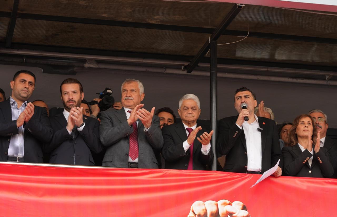 Başkan Zeydan Karalar, “Ekrem Başkanımızın yanındayız.”