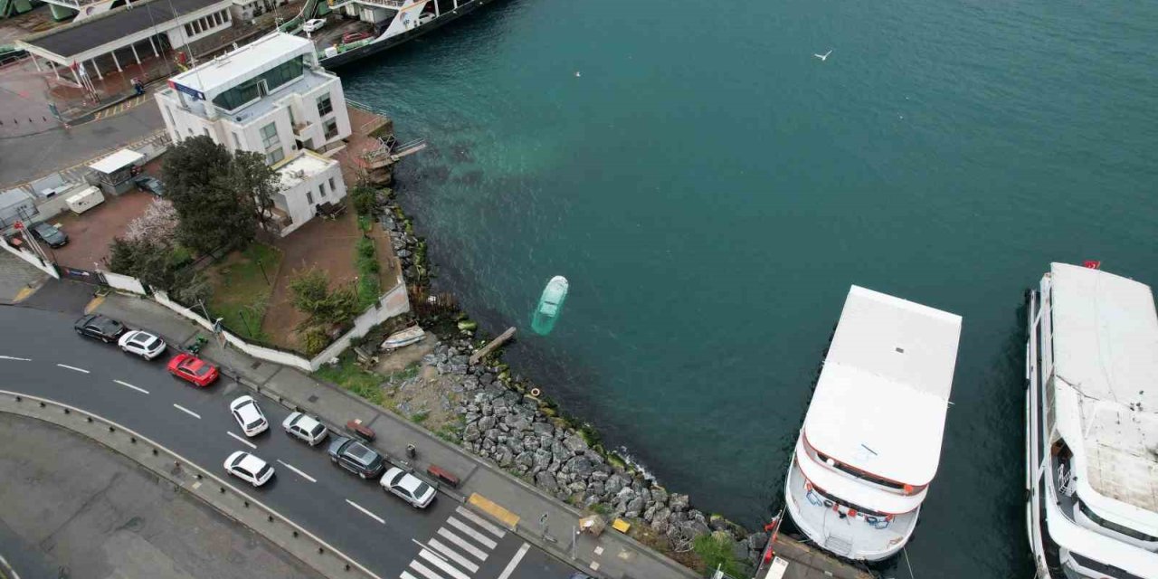 ÜSKÜDAR’DA BALIKÇI TEKNESİ BATTI