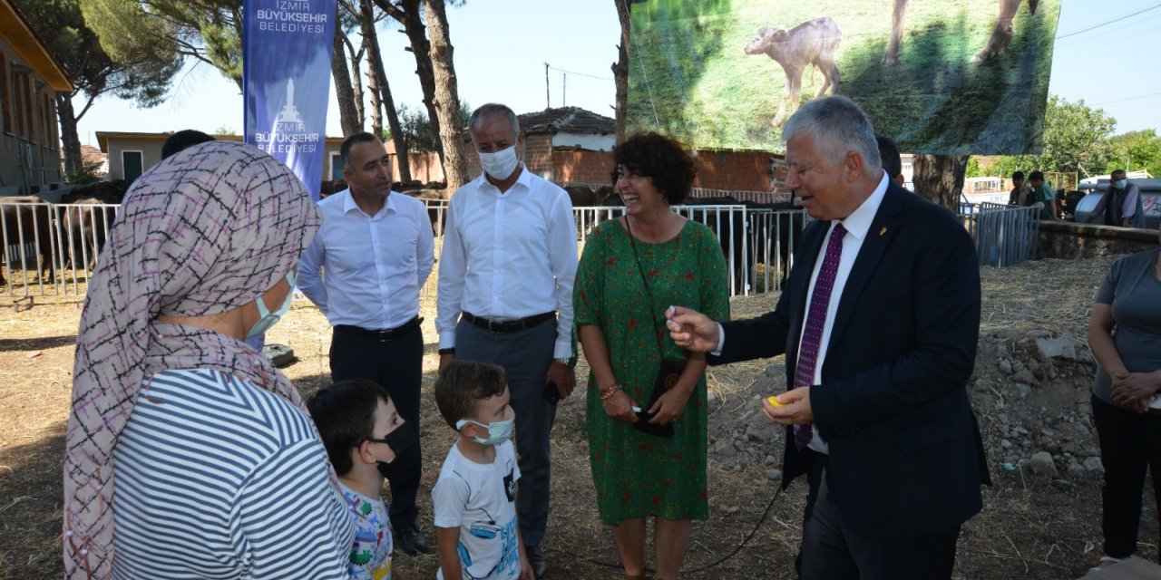 İZMİR BÜYÜKŞEHİR BELEDİYESİ’NDEN BERGAMALI ÜRETİCİLERE MANDA DESTEĞİ