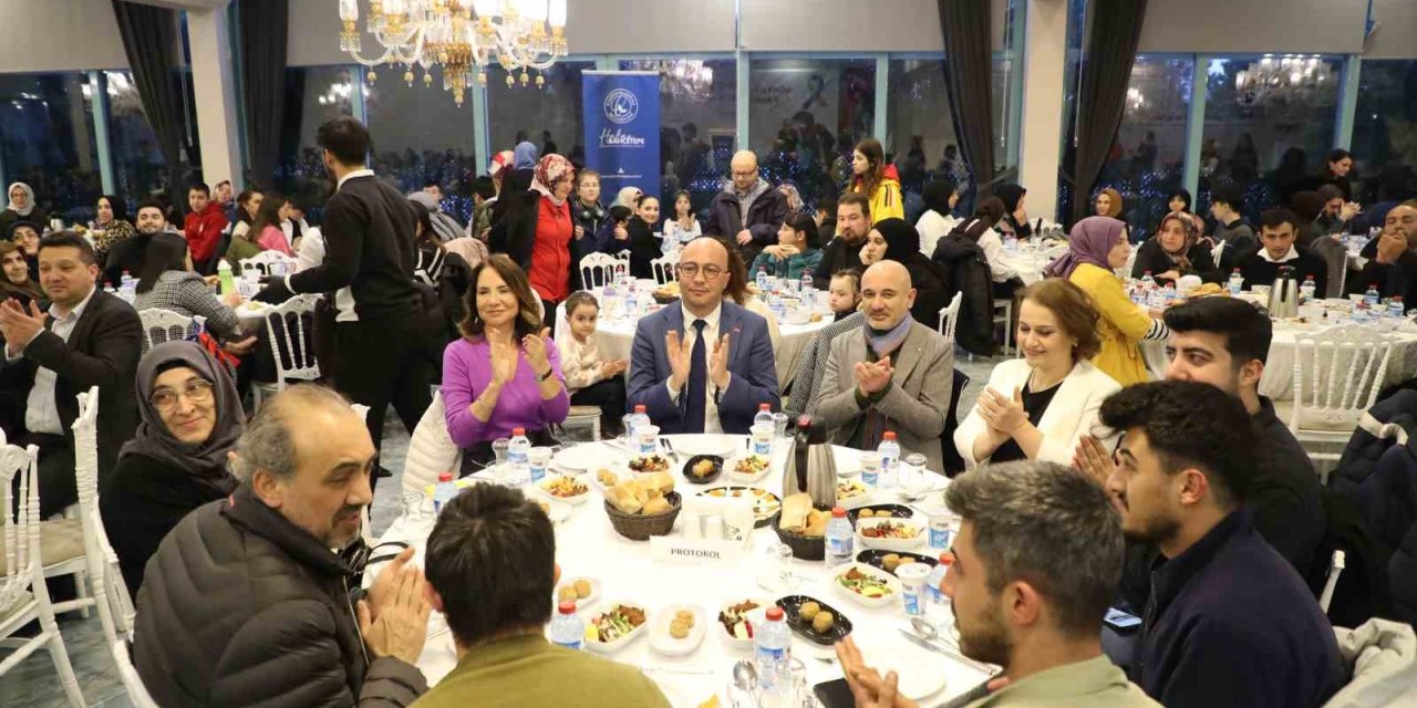 GAZİOSMANPAŞA’DA DÜNYA DOWN SENDROMU FARKINDALIK GÜNÜ İÇİN İFTAR PROGRAMI DÜZENLENDİ