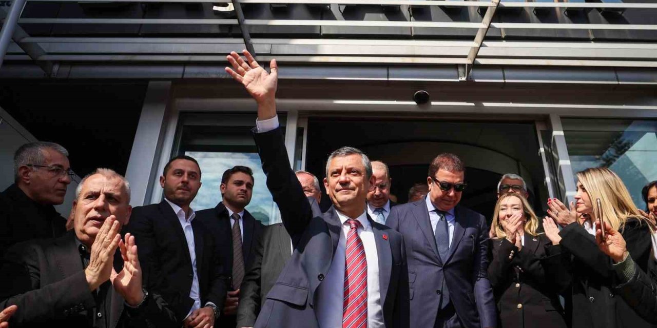 CHP GENEL BAŞKANI ÖZGÜR ÖZEL BEYLİKDÜZÜ BELEDİYESİNİ ZİYARET ETTİ