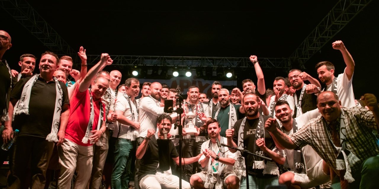 KUŞADASI GENÇLİK SPOR’A ŞAMPİYONLUK KUTLAMASI