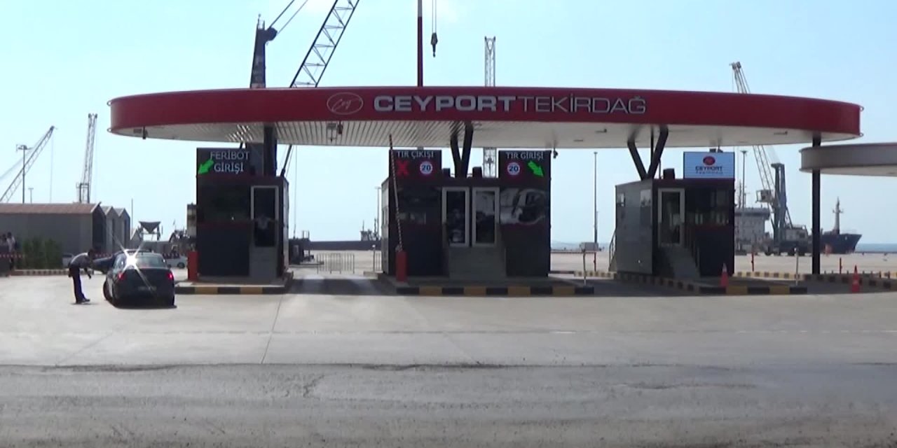 TEKİRDAĞ'DA ARAÇLAR FERİBOT KUYRUĞU OLUŞTURDU