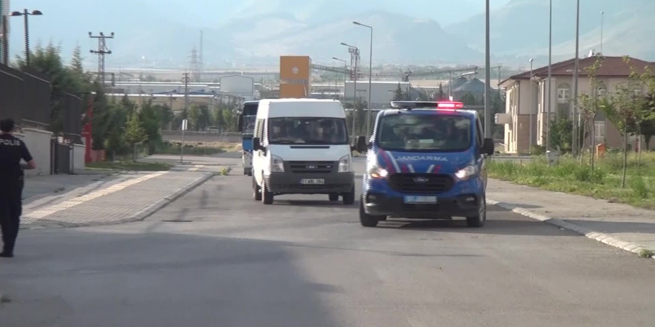 NİĞDE’DE YAKALANAN KAÇAK GÖÇMENLERDEN 7’SİNİN TESTİ POZİTİF ÇIKTI