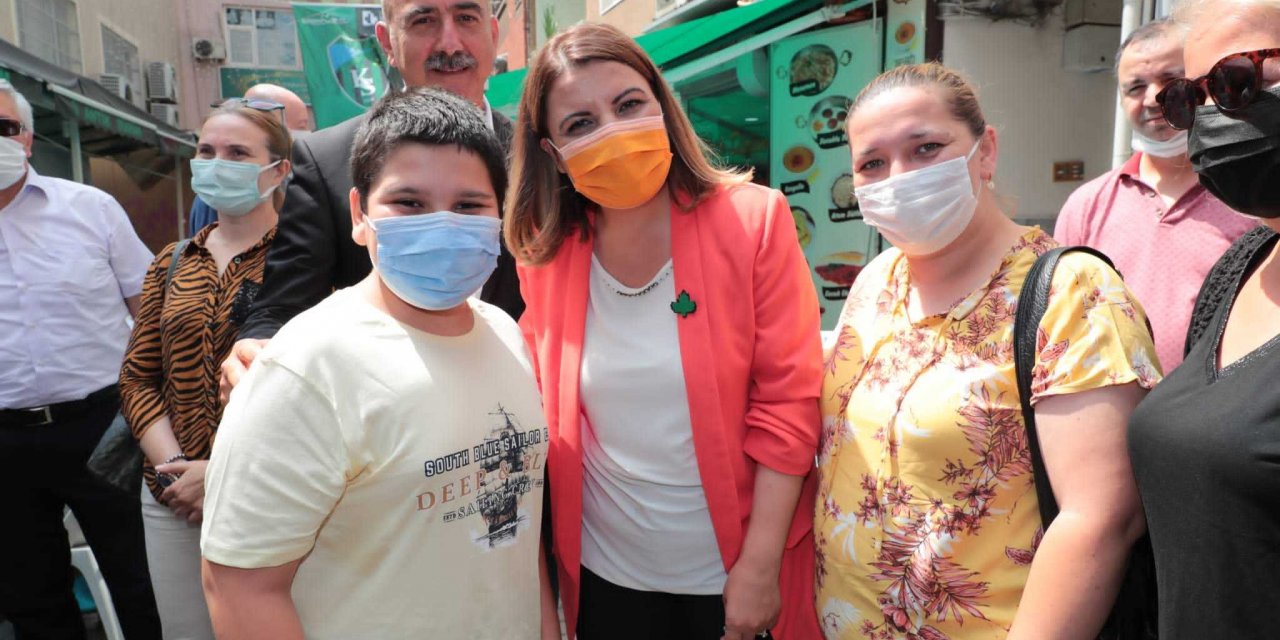 İZMİT BELEDİYE BAŞKANI FATMA KAPLAN HÜRRİYET ÇARŞI ESNAFIYLA BAYRAMLAŞTI