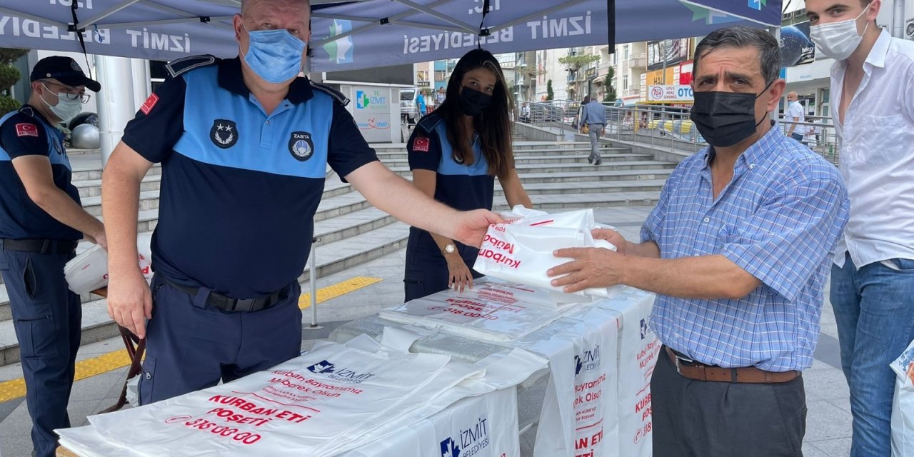 İZMİT BELEDİYESİ KURBAN ATIKLARI İÇİN VATANDAŞI UYARDI