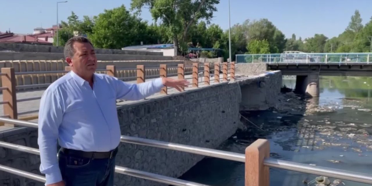 KARS ÇAYI'NA LAĞIM AKITILĞINI SÖYLEYEN CHP'Lİ ALBAN: "KARS ÇAYI DEĞİL LAĞIM DERESİ OLMUŞ BURASI"