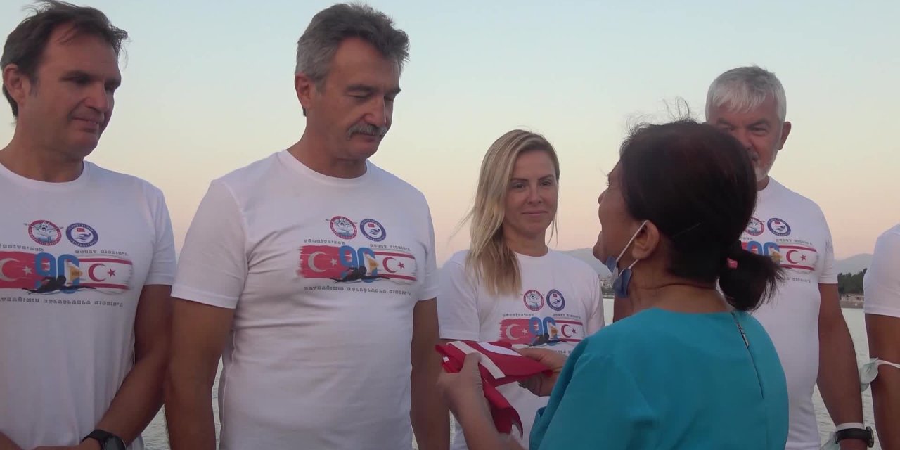 YAVRU VATAN’A YÜZÜYORLAR: BARIŞA KULAÇ ATTILAR