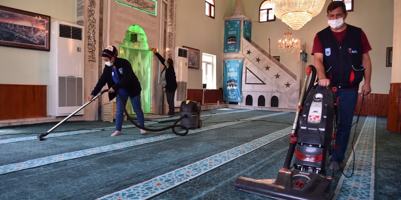ANKARA BÜYÜKŞEHİR’DEN BAYRAM ÖNCESİ MEZARLIK VE CAMİLERDE TEMİZLİK MESAİSİ