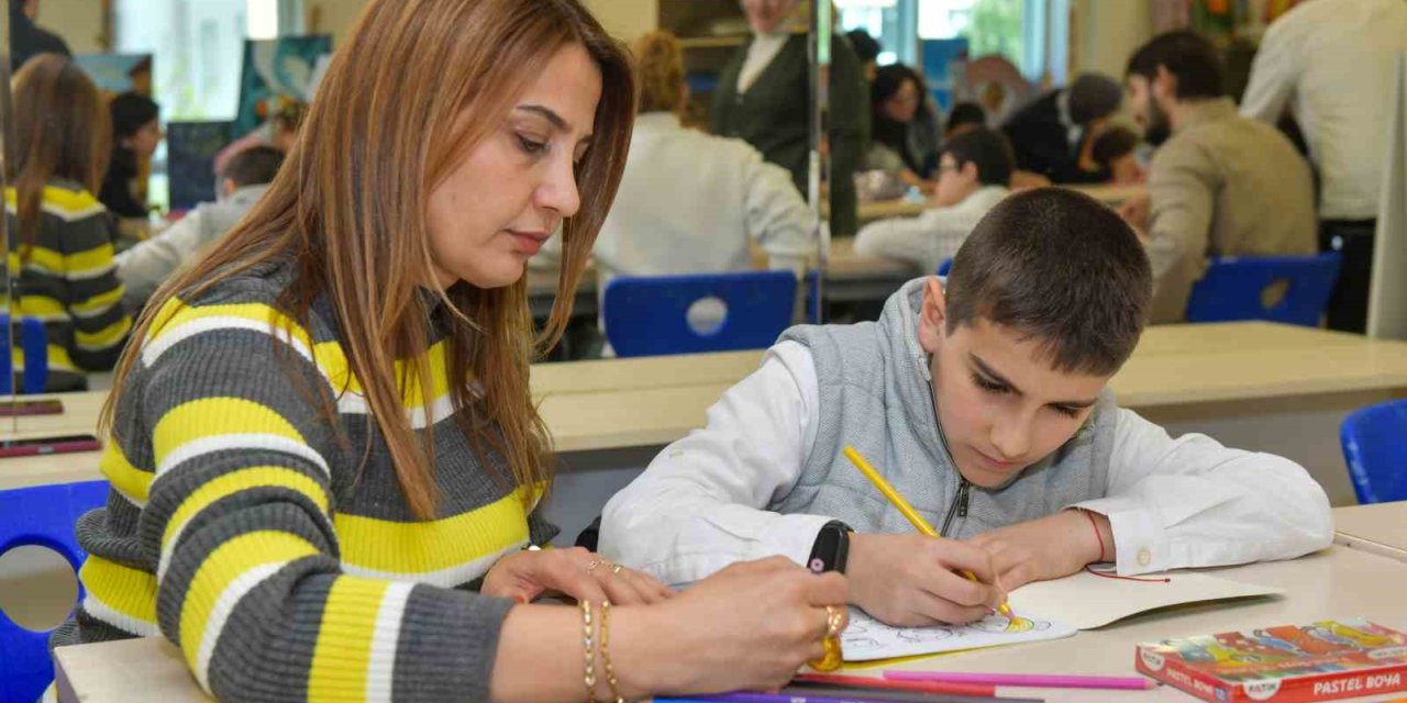 ÖZEL ÇOCUKLARIN HAYALİ TUVALLERİ RENKLENDİRDİ