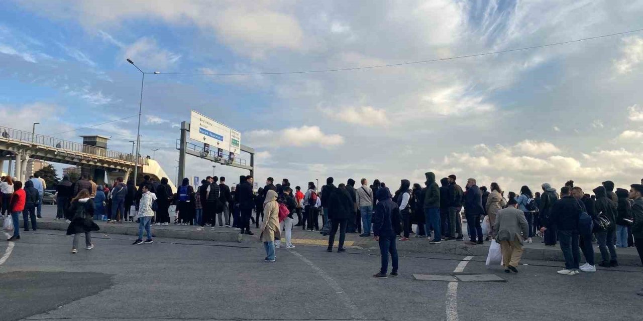 İSTANBUL’UN TOPLU ULAŞIM ÇİLESİ BİTMİYOR