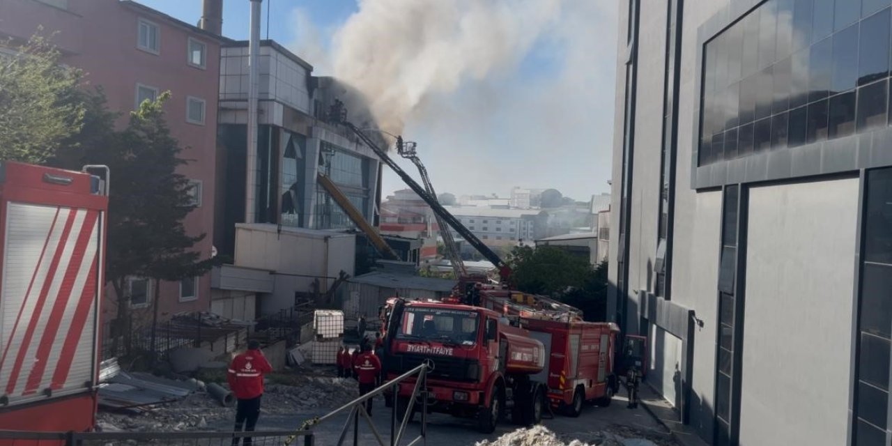 ESENYURT’TA 4 KATLI BİR TEKSTİL FABRİKASINDA KORKUTAN YANGIN