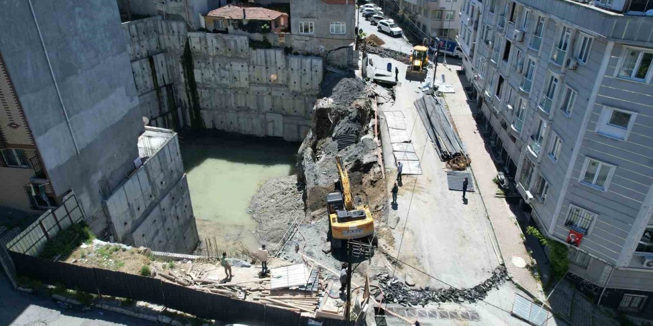 GAZİOSMANPAŞA’DA İNŞAAT ÇALIŞMALARI ESNASINDA YOL ÇÖKTÜ