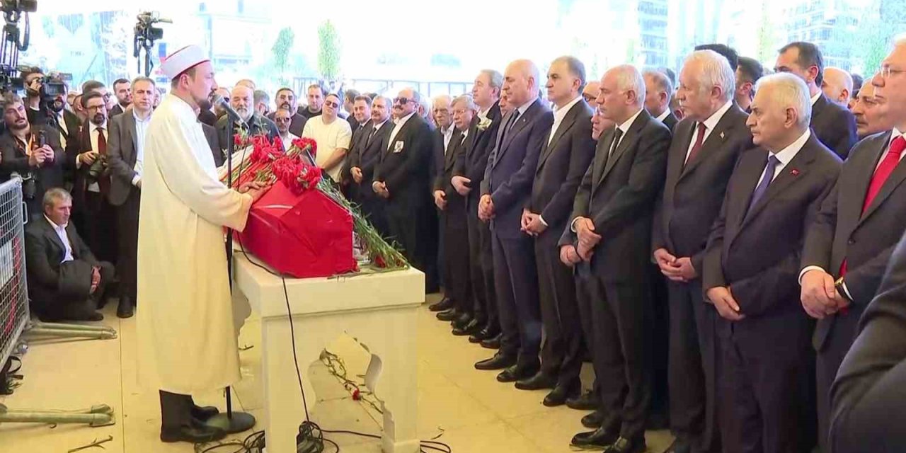 SIRRI SÜREYYA ÖNDER SON YOLCULUĞUNA UĞURLANDI