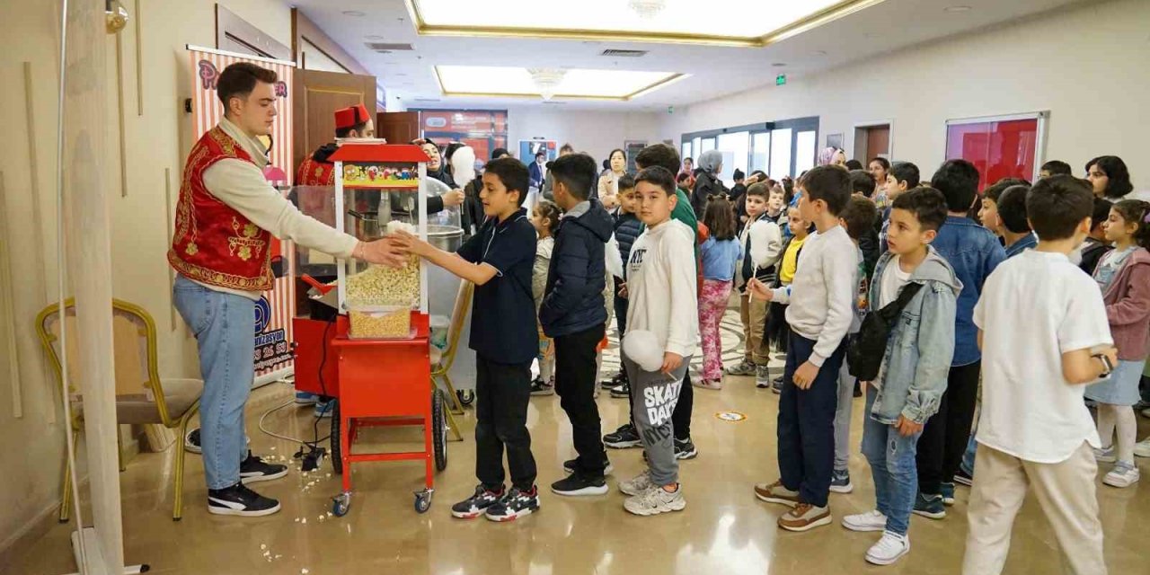 ESENYURT’TA MİNİKLER AKIL VE ZEKA OYUNLARIYLA YARIŞTI