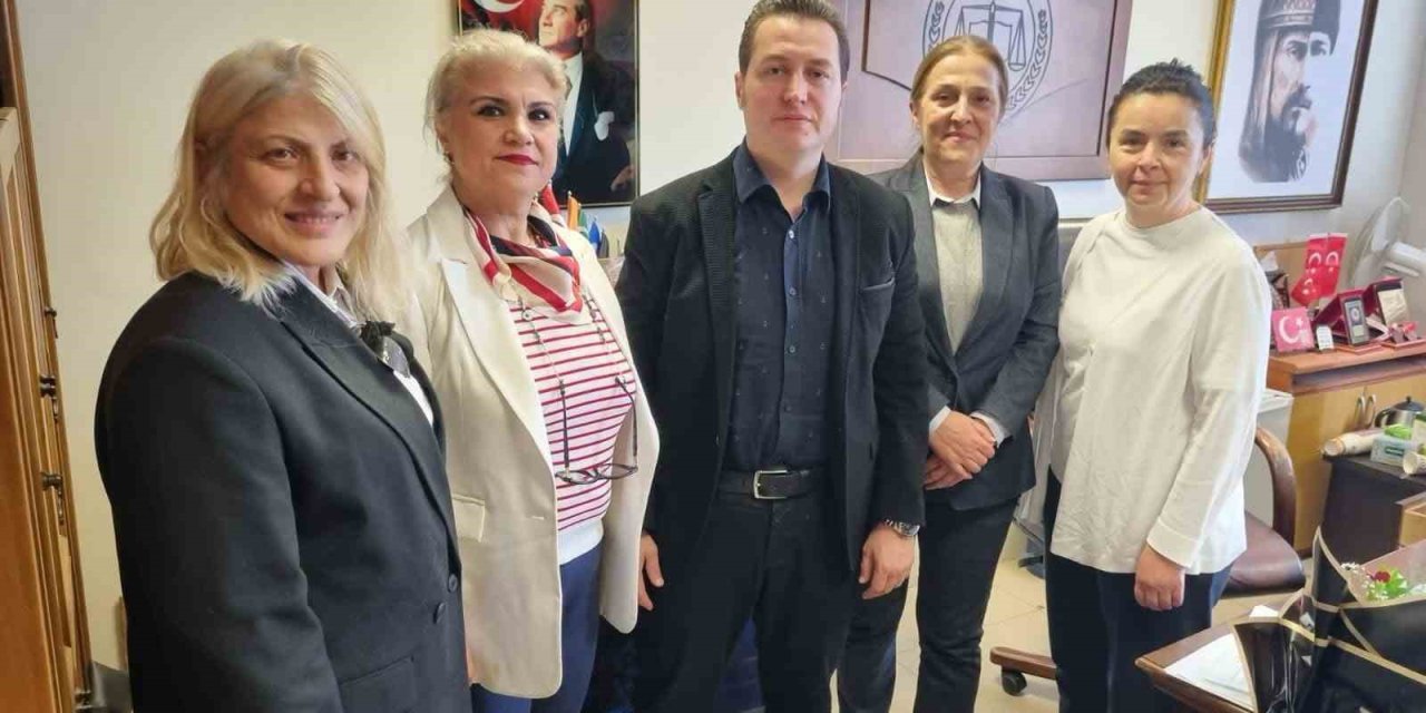 KADIN DERNEĞİ YÖNETİCİLERİ ‘YENİDOĞAN ÇETESİ’ DAVASININ SAVCISINI ZİYARET ETTİ