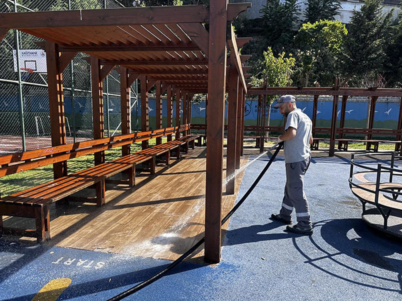 KÂĞITHANE’DE ÇEVRE TEMİZLİĞİ ARALIKSIZ SÜRÜYOR