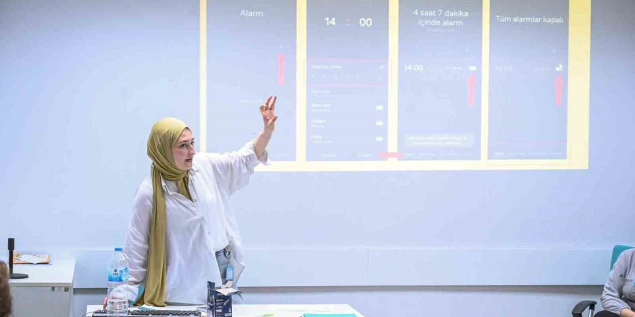 BEŞİKTAŞ BELEDİYESİ’NDEN 65 YAŞ ÜSTÜ VATANDAŞLARA DİJİTAL OKURYAZARLIK EĞİTİMİ