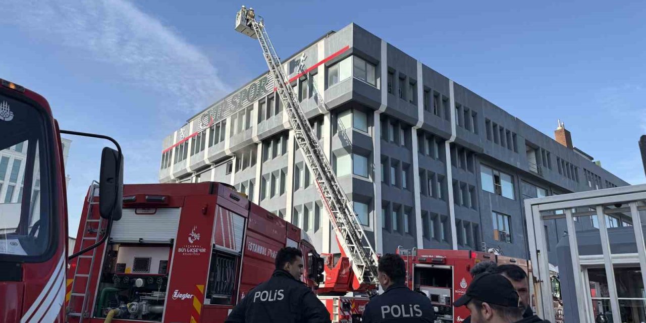 BAĞCILAR’DA TEKSTİL FABRİKASINDA ÇIKAN YANGIN KORKUTTU