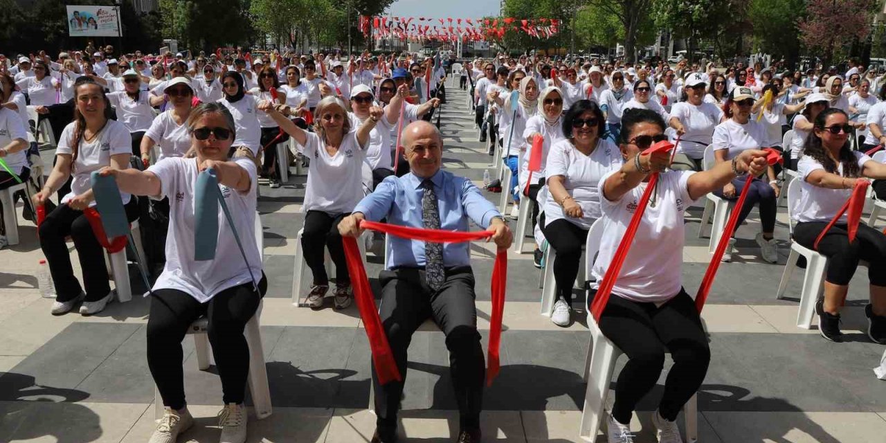 BÜYÜKÇEKMECE’DE DÜNYA PİLATES GÜNÜ RENKLİ GÖRÜNTÜLERE SAHNE OLDU