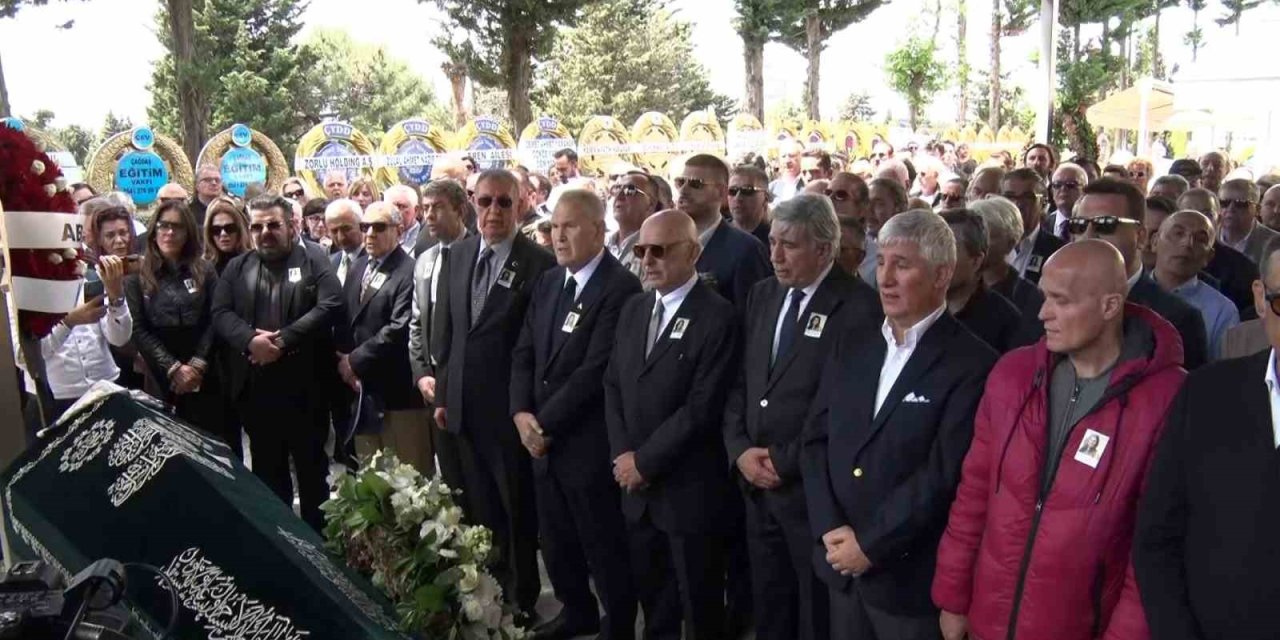 İŞ KADINI PINAR ECZACIBAŞI SON YOLCULUĞUNA UĞURLANDI