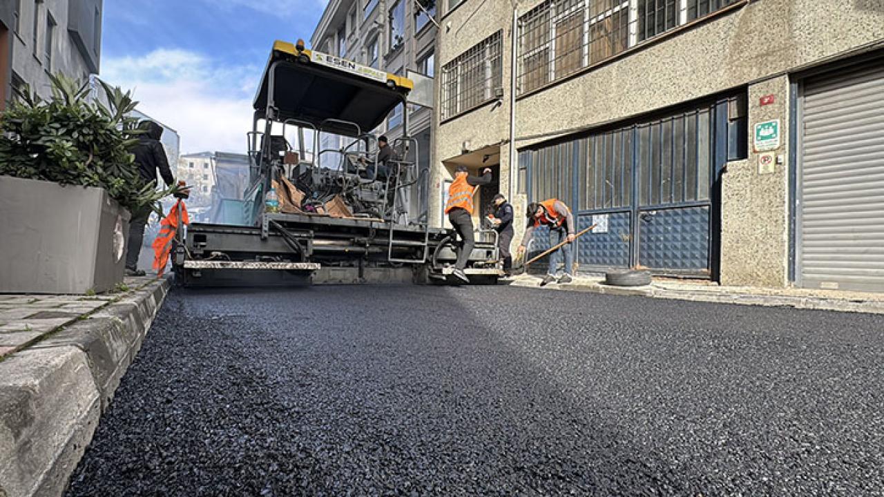 KÂĞITHANE’DE YOLLAR DAHA GÜVENLİ HALE GELİYOR