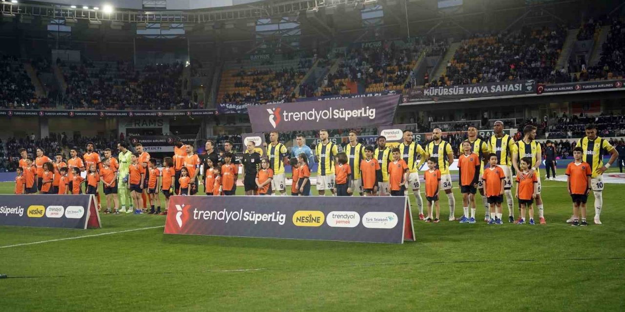 TRENDYOL SÜPER LİG: BAŞAKŞEHİR: 0 - FENERBAHÇE: 0 (MAÇ DEVAM EDİYOR)