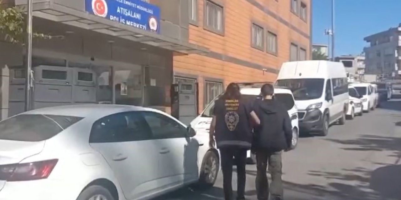 ESENLER’DE ELİNDE SATIRLA DOLAŞAN BİR KİŞİ YAKALANDI