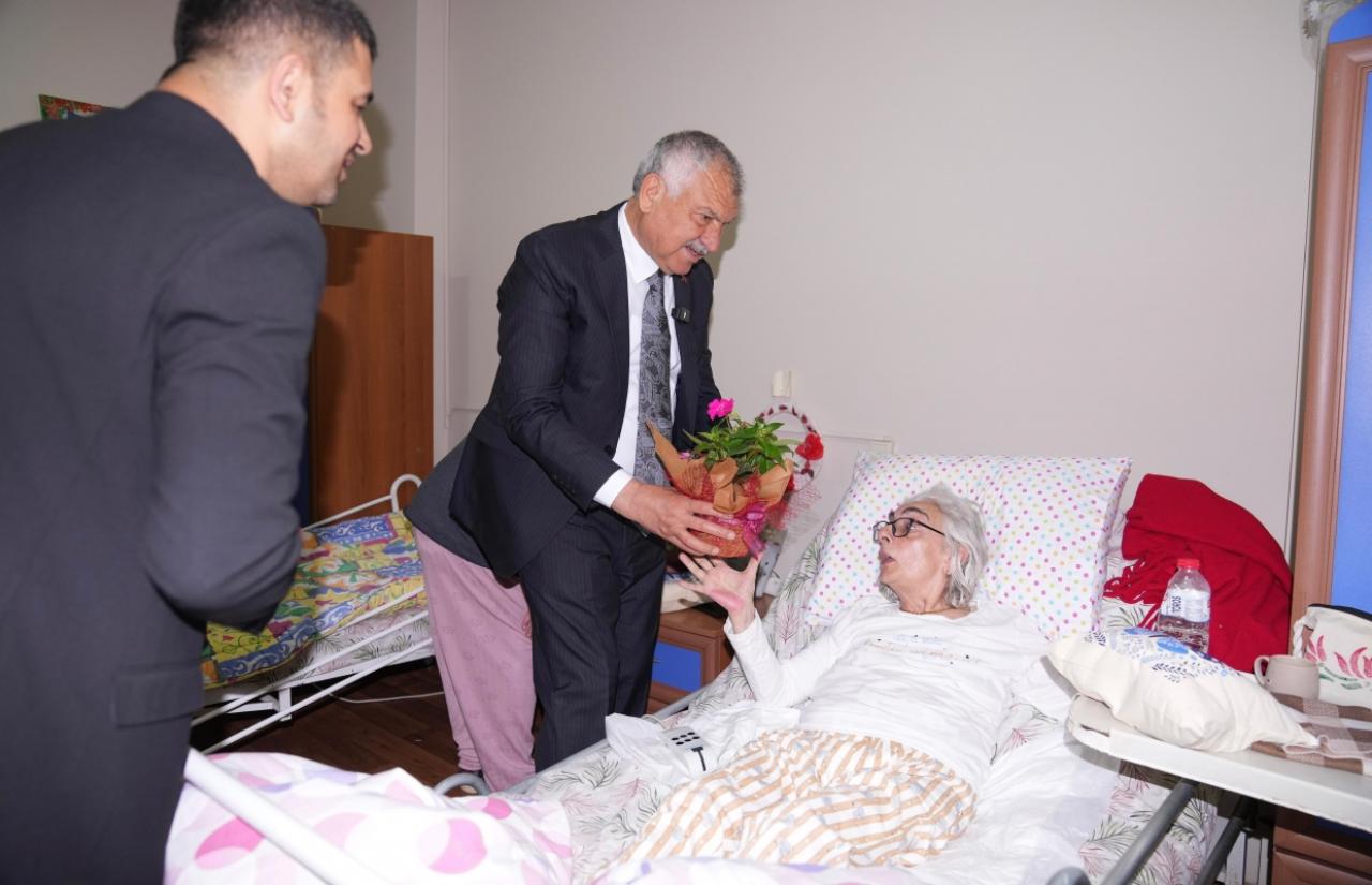 Başkan Zeydan Karalar, Huzurevi Sakinlerini Ziyaret Etti