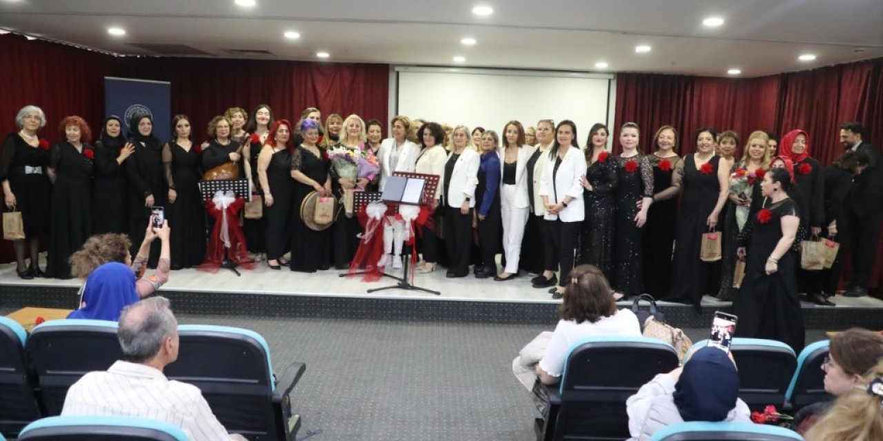 GAZİOSMANPAŞA’DA ANNELER GÜNÜ KUTLAMALARI RENKLİ GÖRÜNTÜLERE SAHNE OLDU