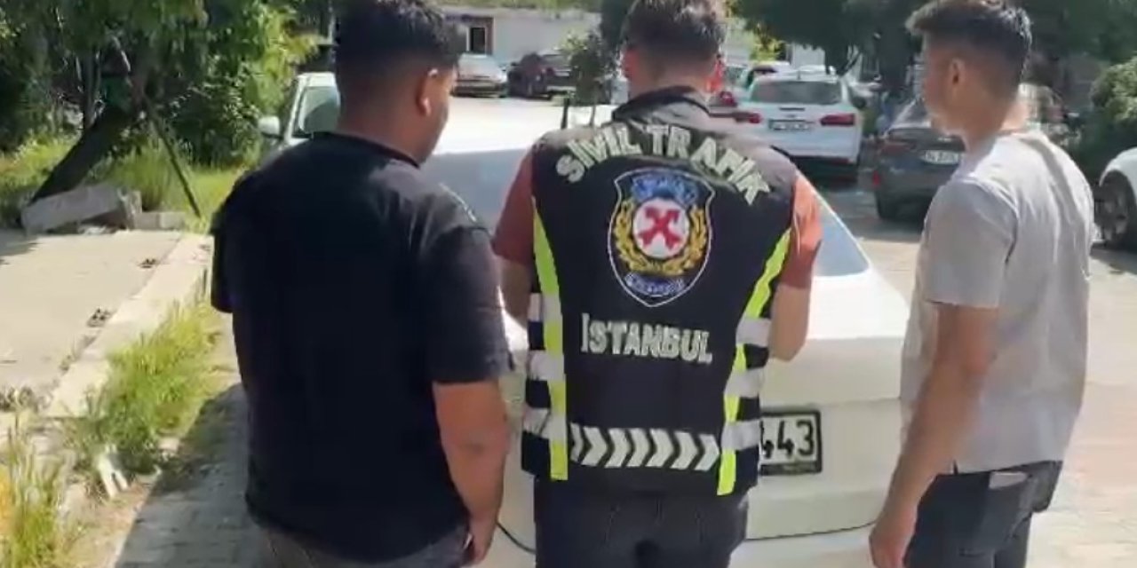 BEYLİKDÜZÜ’NDE ARAÇ CAMINDAN SARKIP DANS EDEN ŞAHISLARA CEZA