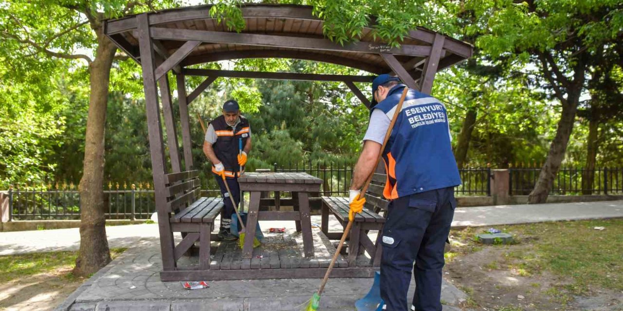 ESENYURT’TA 7/24 TEMİZLİK SEFERBERLİĞİ