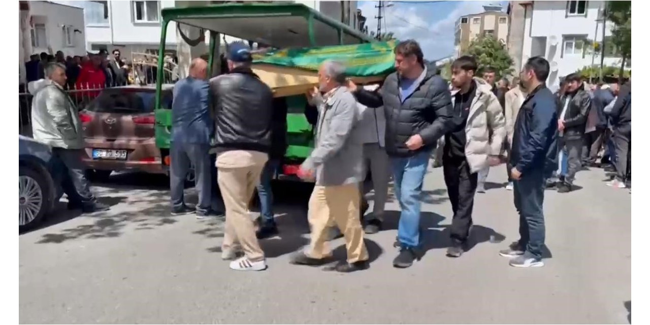SULTANBEYLİ’DE KAZADA HAYATINI KAYBEDEN 4 YAŞINDAKİ ELİF SON YOLCULUĞUNA UĞURLANDI