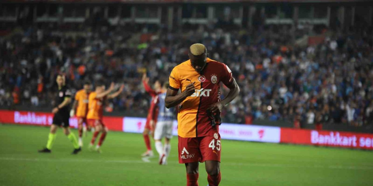 VİCTOR OSİMHEN, GALATASARAY TARİHİNE GEÇTİ