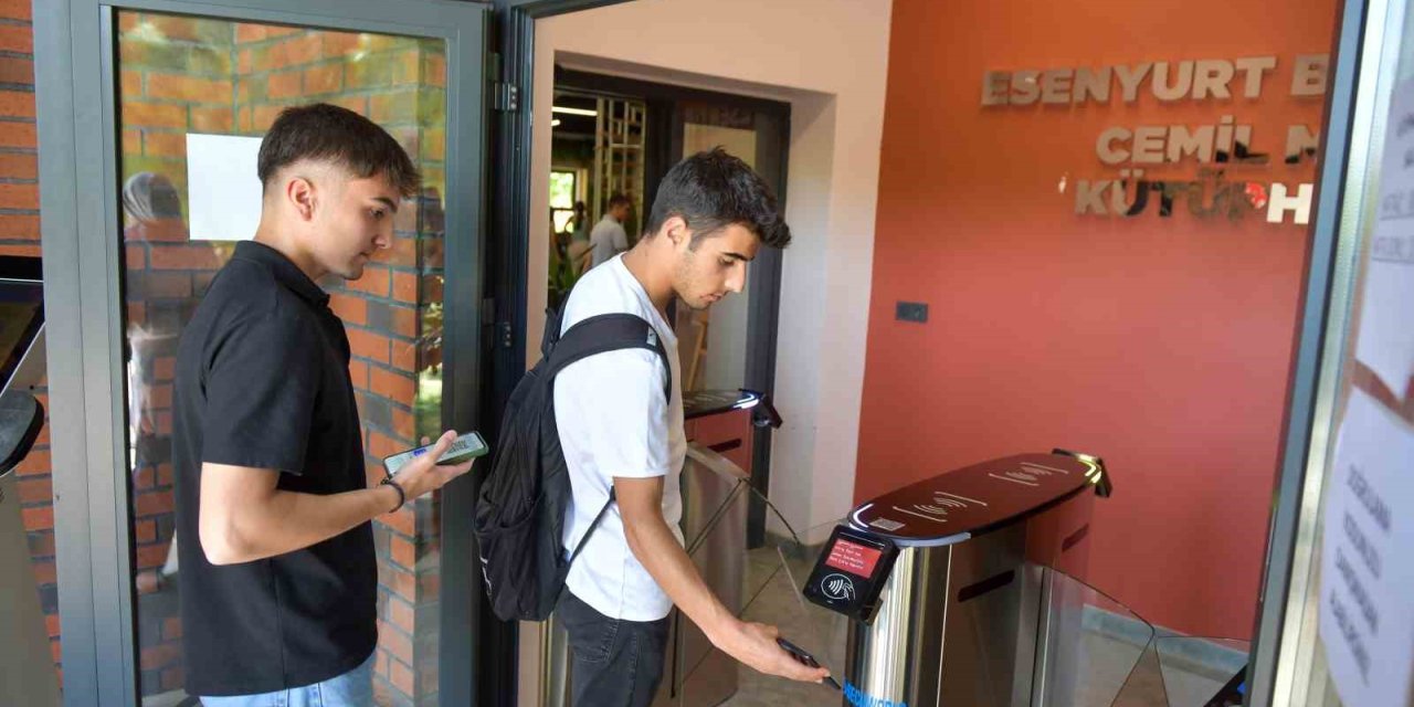 ESENYURT’TA KÜTÜPHANELER AKILLI SİSTEME GEÇİYOR