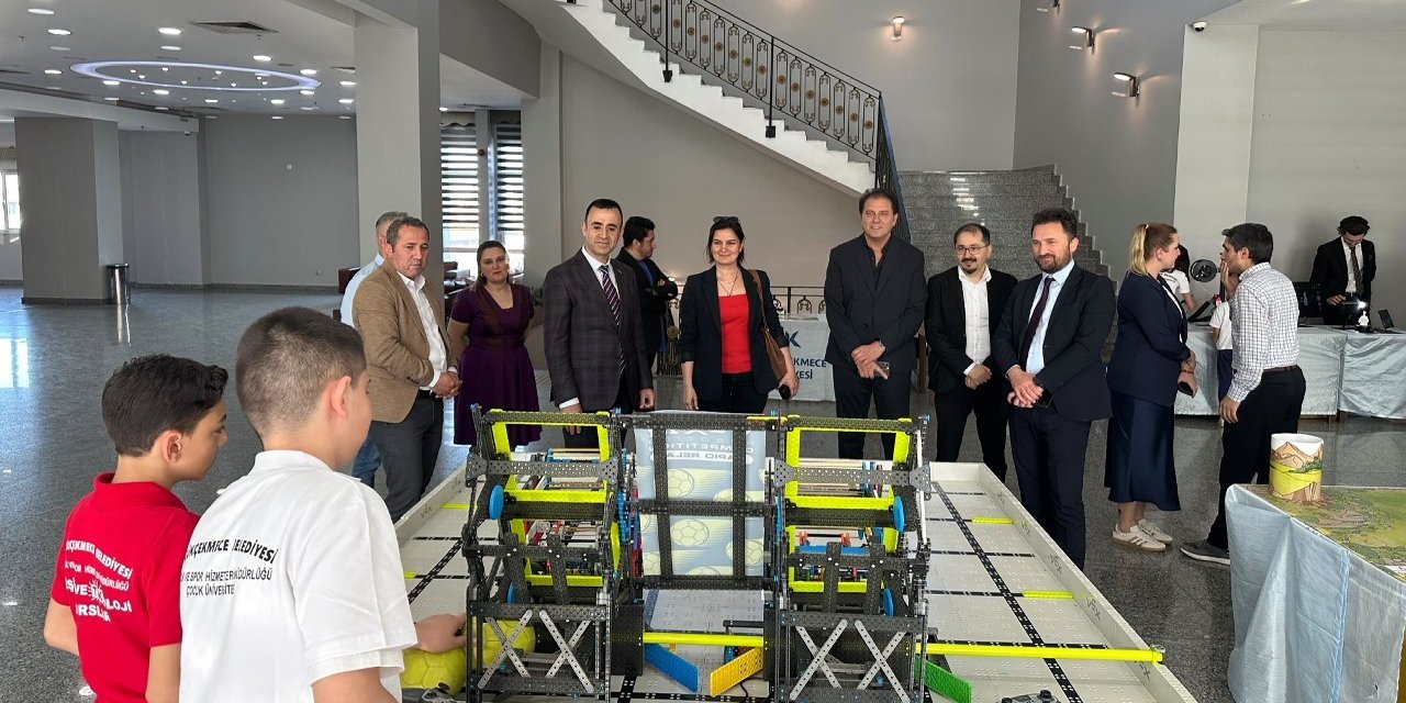 KÜÇÜKÇEKMECE’DE BİLİŞİM VE TEKNOLOJİ ÖDÜL TÖRENİ DÜZENLENDİ