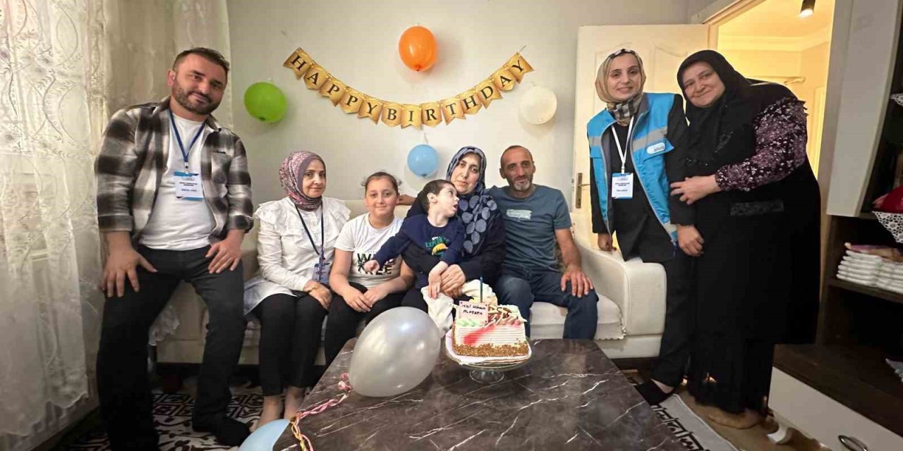 ESENYURT’TA ÖZEL ÇOCUKLARA DOĞUM GÜNÜ SÜRPRİZİ