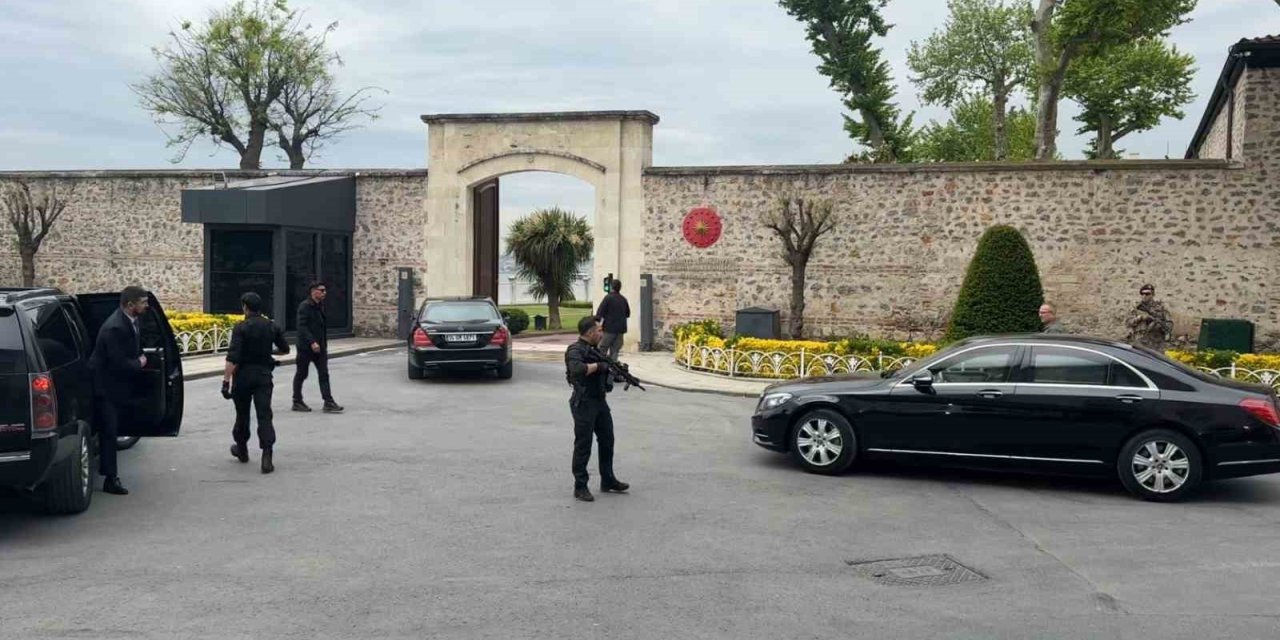 DOLMABAHÇE’DE GERÇEKLEŞECEK MÜZAKERE İÇİN HEYETLER GİRİŞ YAPTI