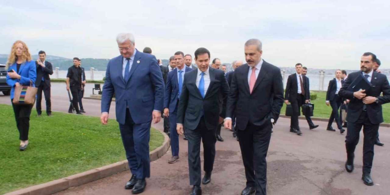 RUS HEYETİ, DOLMABAHÇE CUMHURBAŞKANLIĞI ÇALIŞMA OFİSİNE GİRİŞ YAPTI