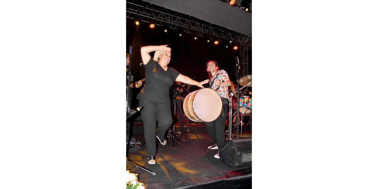 KUŞADASI’NDA KONSERLİ BAYRAM COŞKUSU