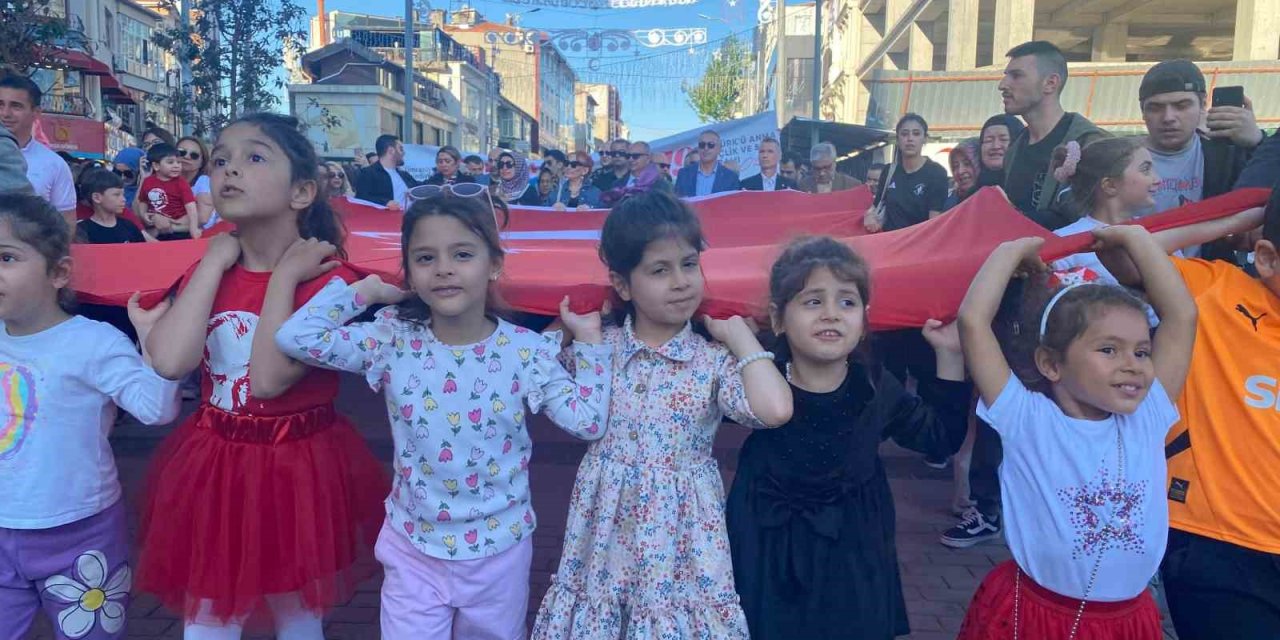 ÜMRANİYE’DE 19 MAYIS COŞKUYLA KUTLANDI