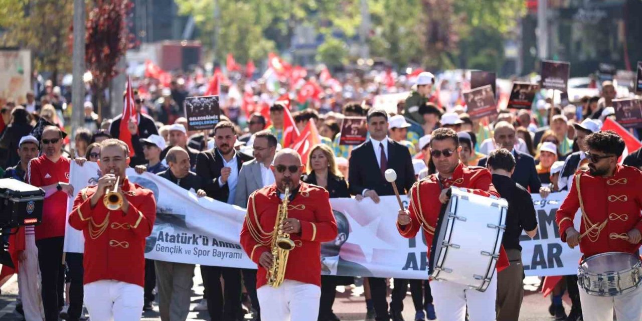 ATAŞEHİR’DE 19 MAYIS COŞKUSU DORUĞA ULAŞTI