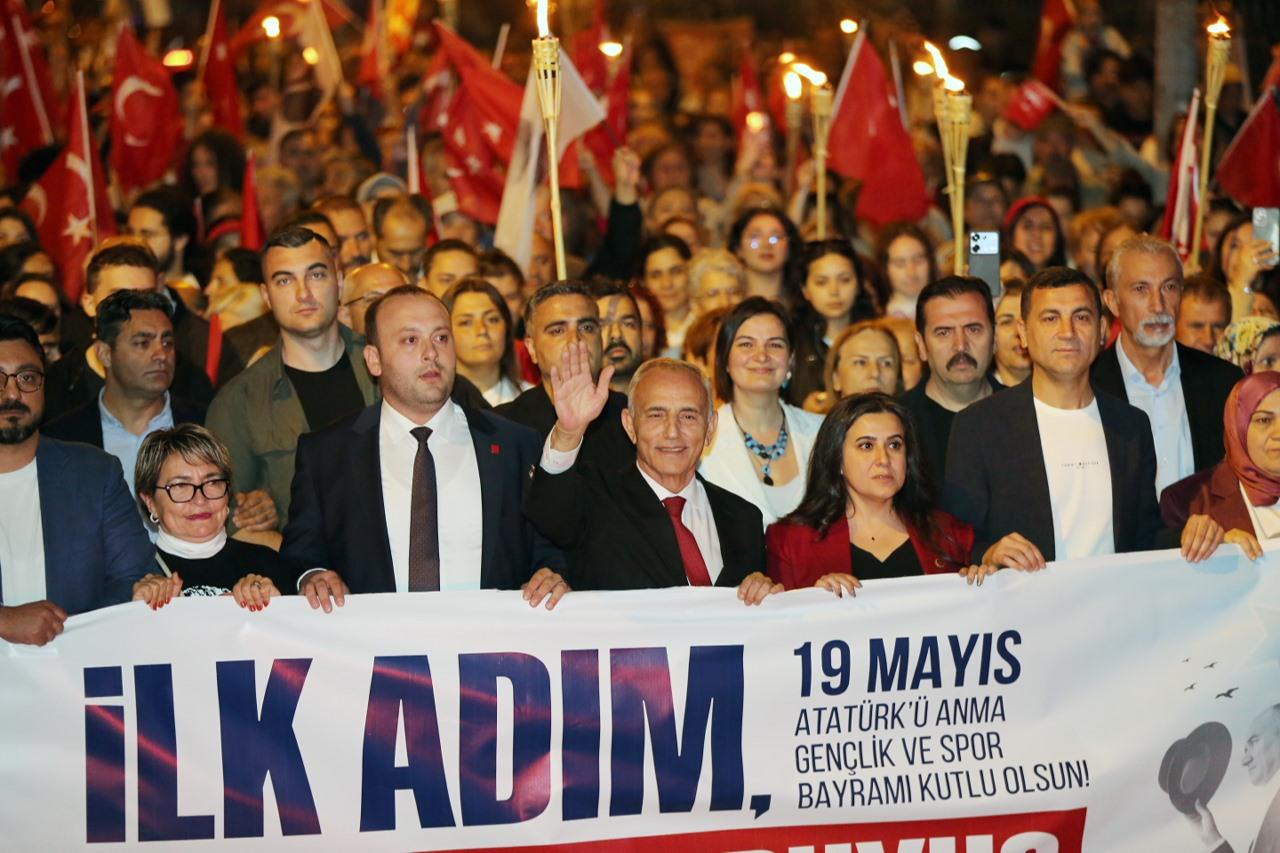 19 MAYIS COŞKUSU SOKAKLARA TAŞTI