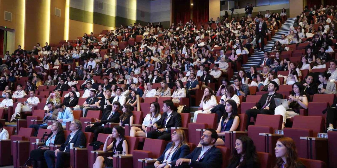DÜNYACA ÜNLÜ GENETİK UZMANLARI ACIBADEM ÜNİVERSİTESİ’NDE BULUŞTU