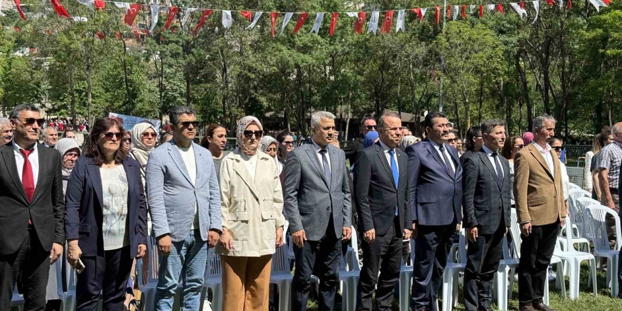 KAĞITHANE BELEDİYESİ’NDEN İLÇEDEKİ LİSELERİ TANITIM ŞENLİĞİ DÜZENLENDİ